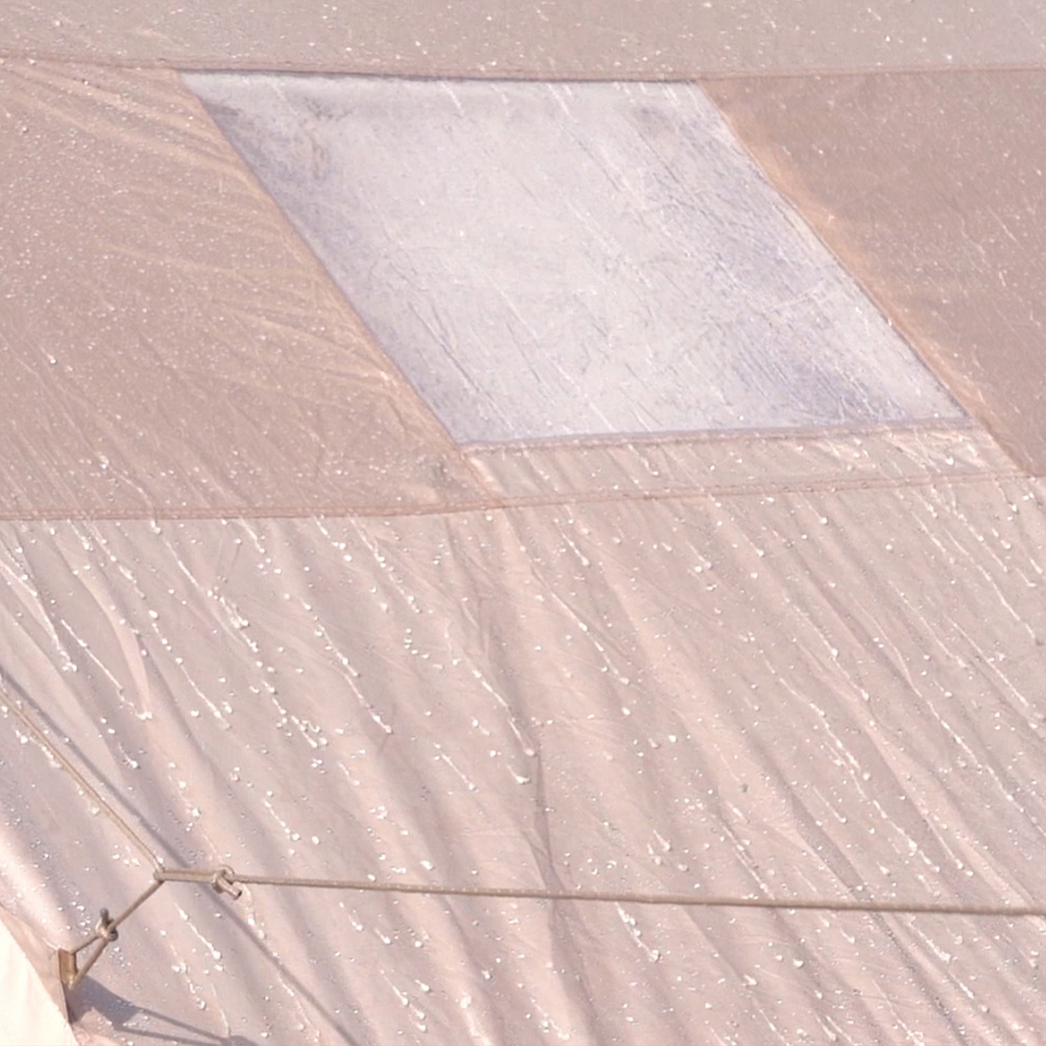 Namiot dmuchany do glampingu 1 – Emergency Mylar Tent recenzja i cena